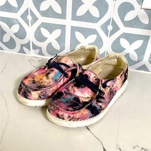 Girls Hey Dudes Size 2 Like New!